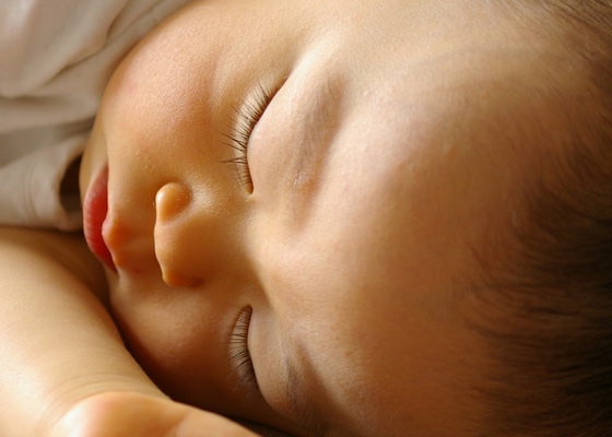 Ile śpią niemowlęta w wieku 4,5,6 miesięcy?