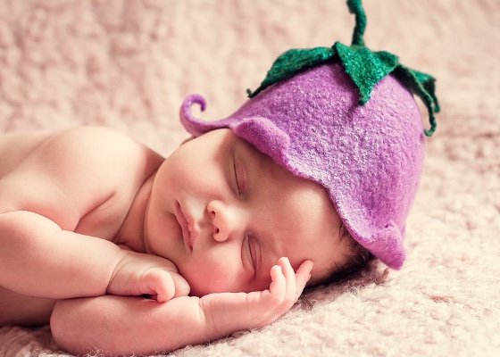 Ile śpi niemowlę? Ile śpi roczne dziecko? Drzemki i sen nocny niemowlaka oraz małych dzieci 