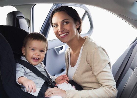 Jak bezpiecznie przewozić dzieci w samochodzie. 5 rzeczy, o których warto pamiętać