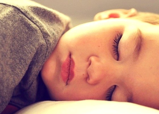 Dlaczego dzieci powinny chodzić wcześnie spać?