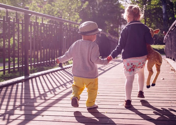 Hygge a dzieci - co duńska sztuka szczęścia ma do wychowania?