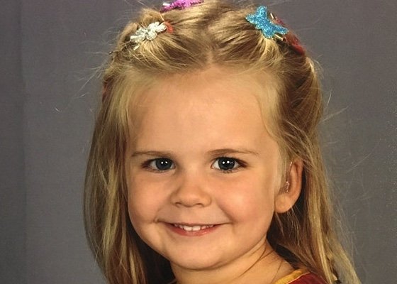 3-latka sama wybrała strój do zdjęcia i została bohaterką internetu