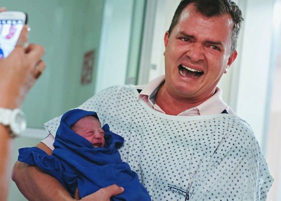 10 cudownych zdjęć ojców podczas porodu